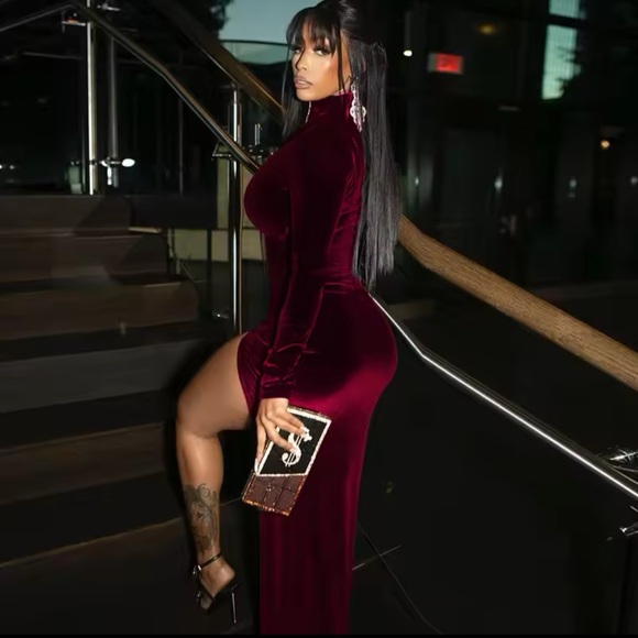 NEW WOMEN’S HIGH NECK RUCHED WAIST VELVET DRESS - Picture 2 of 3